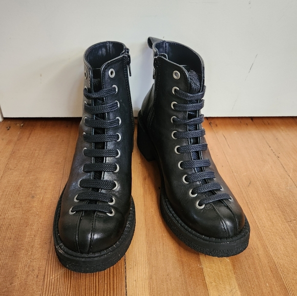 John Fluevog Slacker Wanderer lace up ankle boot - Picture 3 of 8